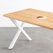 Kanademonoのラバーウッドナチュラル天板とホワイトのXライン鉄脚で製作した、猫穴付きのテーブル（天板と脚）