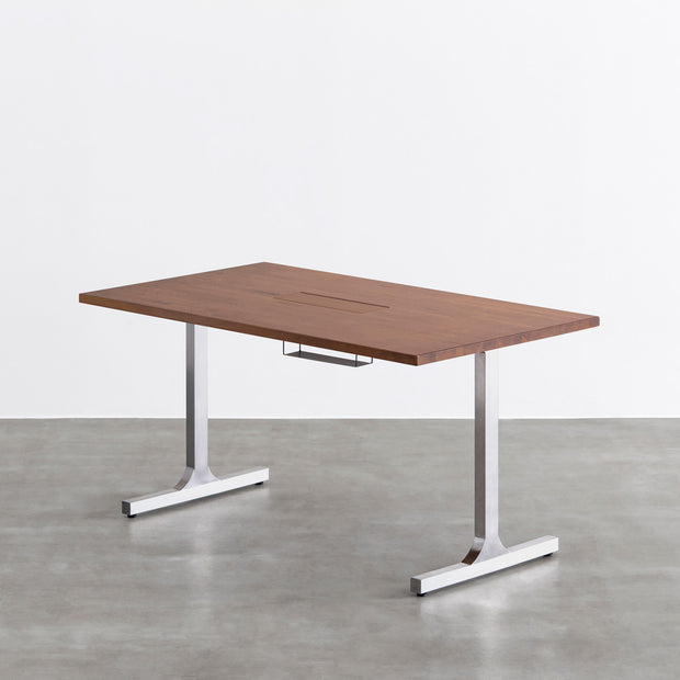 KANADEMONOの配線孔BROCK&TRAY付きのラバーウッド材ブラウン天板とI型ステンレス脚を組み合わせたテーブル