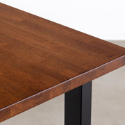 Kanademonoのラバーウッドブラウン天板とブラックのスクエアH70cm鉄脚で製作した、猫穴付きのテーブル（角）
