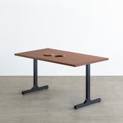 Kanademonoのラバーウッドブラウン天板とブラックのIライン鉄脚で製作した、猫穴付きのテーブル