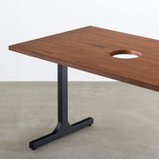 Kanademonoのラバーウッドブラウン天板とブラックのIライン鉄脚で製作した、猫穴付きのテーブル（天板と脚）