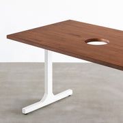 Kanademonoのラバーウッドブラウン天板とホワイトのIライン鉄脚で製作した、猫穴付きのテーブル（天板と脚）