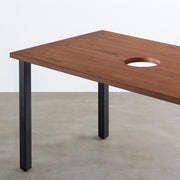 Kanademonoのラバーウッドブラウン天板とブラックのスクエアバー鉄脚で製作した、猫穴付きのテーブル（天板と脚）