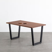 Kanademonoのラバーウッドブラウン天板とブラックのトラペゾイド鉄脚で製作した、猫穴付きのテーブル