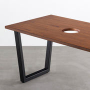 Kanademonoのラバーウッドブラウン天板とブラックのトラペゾイド鉄脚で製作した、猫穴付きのテーブル（天板と脚）
