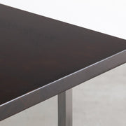 KANADEMONOの配線孔BROCK&TRAY付きのラバーウッド材ブラックブラウン天板とT型ステンレス脚を組み合わせたテーブル（天板）