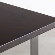 KANADEMONOの配線孔BROCK&TRAY付きのラバーウッド材ブラックブラウン天板とW型ステンレス脚を組み合わせたテーブル（天板）