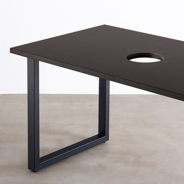 Kanademonoのラバーウッドブラックブラウン天板とブラックのスクエアH70cm鉄脚で製作した、猫穴付きのテーブル（天板と脚）