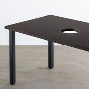 Kanademonoのラバーウッドブラックブラウン天板とブラックのスクエアバー鉄脚で製作した、猫穴付きのテーブル（天板と脚）