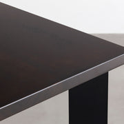 Kanademonoのラバーウッドブラックブラウン天板とブラックのスラッシュスクエア鉄脚で製作した、猫穴付きのテーブル（角）