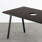 Kanademonoのラバーウッドブラックブラウン天板とブラックのスリムライン鉄脚で製作した、猫穴付きのテーブル（天板と脚）