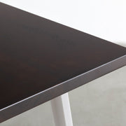 Kanademonoのラバーウッドブラックブラウン天板とホワイトのスリムライン鉄脚で製作した、猫穴付きのテーブル（角）