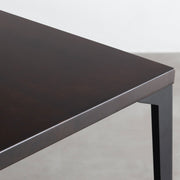 Kanademonoのラバーウッドブラックブラウン天板とブラックのソリッドピン鉄脚で製作した、猫穴付きのテーブル（角）