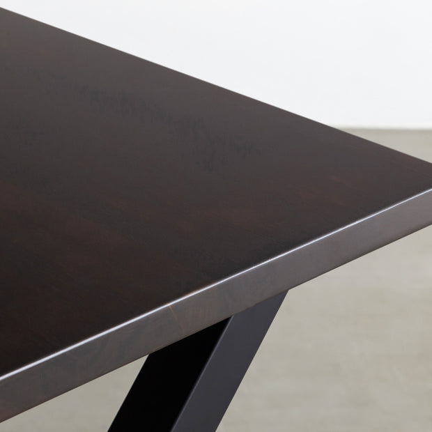 Kanademonoのラバーウッドブラックブラウン天板とブラックのXライン鉄脚で製作した、猫穴付きのテーブル（天板と脚）