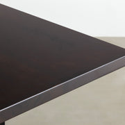 KANADEMONOのワイヤーバスケット付きのラバーウッド材ブラックブラウンカラー天板にマットブラックのIライン鉄脚を組み合わせたテーブル（天板）