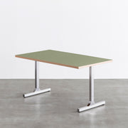 KanademonoのリノリウムOlive天板にIラインのステンレス脚を組み合わせたテーブル