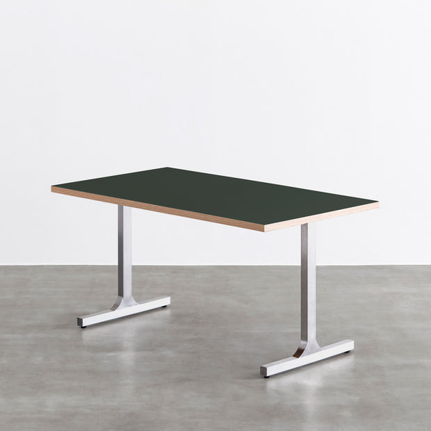 KanademonoのリノリウムConifer天板にIラインのステンレス脚を組み合わせたテーブル