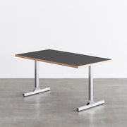 KanademonoのリノリウムCharcoal天板にIラインのステンレス脚を組み合わせたテーブル