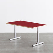 KanademonoのリノリウムSalsa天板にIラインのステンレス脚を組み合わせたテーブル