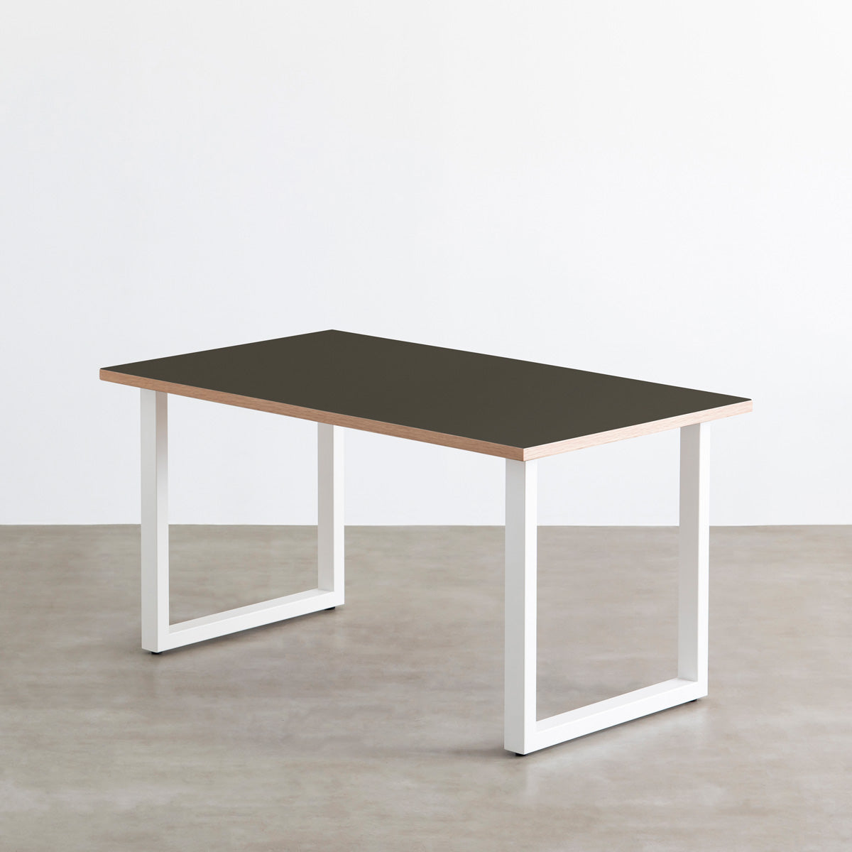 KANADEMONO カフェテーブル リノリウム天板 × スチール脚　φ70cm THE CAFE TABLE / リノリウム Black Steel トライアングル 3pin