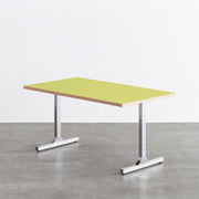 KanademonoのリノリウムSpringGreen天板にIラインのステンレス脚を組み合わせたテーブル