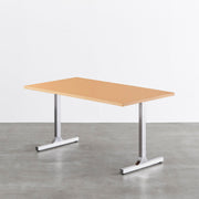 KanademonoのリノリウムClay天板にIラインのステンレス脚を組み合わせたテーブル