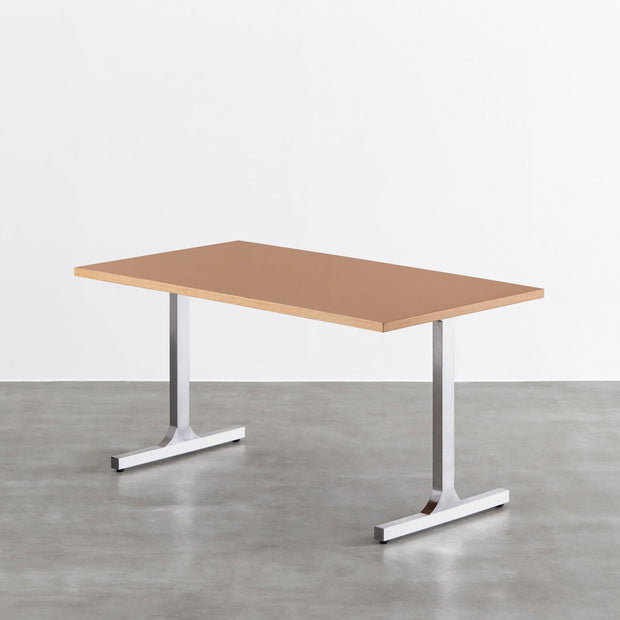 KanademonoのリノリウムWalnut天板にIラインのステンレス脚を組み合わせたテーブル