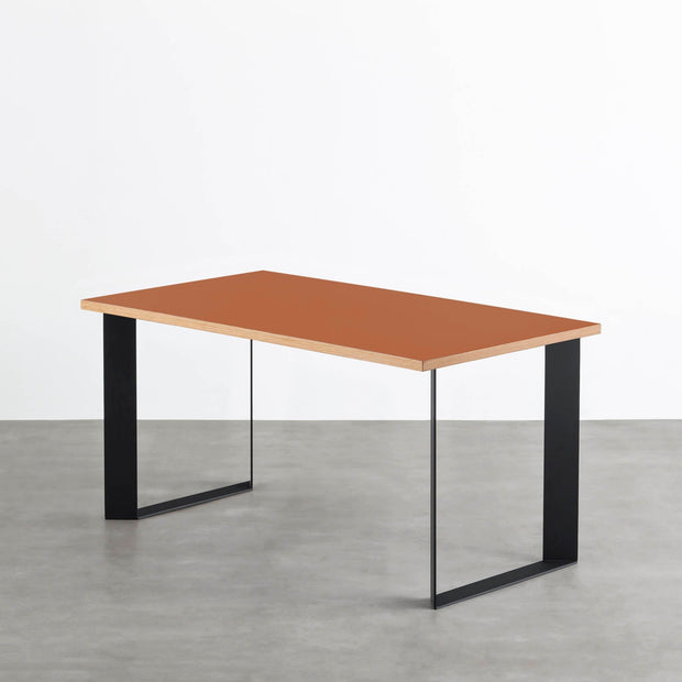 THE TABLE / リノリウム レッド・オレンジ系 × Black Steel