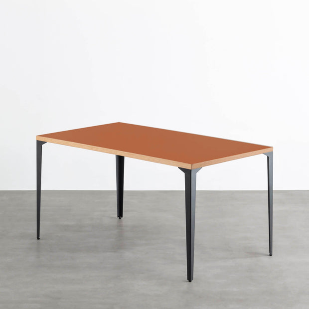 THE TABLE / リノリウム レッド・オレンジ系 × Black Steel