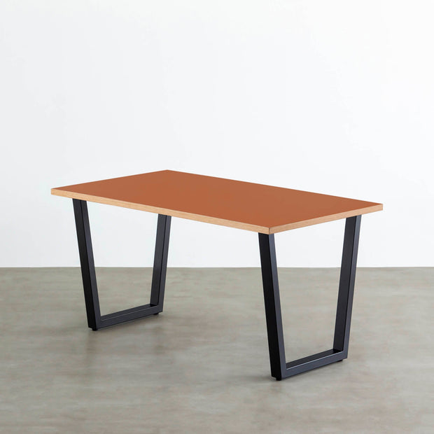 THE TABLE / リノリウム レッド・オレンジ系 × Black Steel