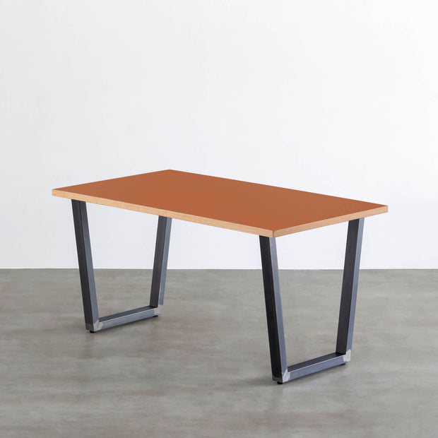 THE TABLE / リノリウム レッド・オレンジ系 × Black Steel（クリア塗装）