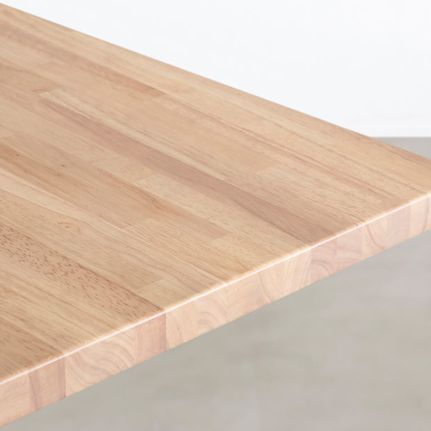 Kanademonoのラバーウッドアッシュグレー天板とホワイトのIライン鉄脚で製作した、猫穴付きのテーブル（角）