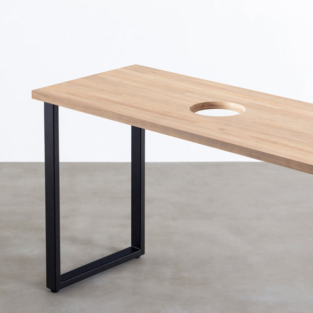 Kanademonoのラバーウッドアッシュ天板とブラックのレクタングル鉄脚で製作した、猫穴付きのテーブル（天板と脚）
