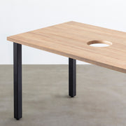 Kanademonoのラバーウッドアッシュ天板とブラックのスクエアバー鉄脚で製作した、猫穴付きのテーブル（天板と脚）