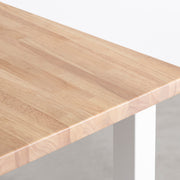 Kanademonoのラバーウッドアッシュグレー天板とホワイトのスクエアバー鉄脚で製作した、猫穴付きのテーブル（角）
