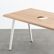 Kanademonoのラバーウッドアッシュグレー天板とホワイトのスリムライン鉄脚で製作した、猫穴付きのテーブル（天板と脚）
