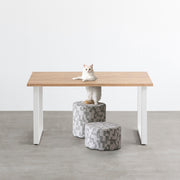 Kanademonoのラバーウッドアッシュグレー天板とホワイトのスクエア鉄脚で製作した、猫穴付きのテーブル（ネコ入り）