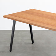 KANADEMONOの無垢材ブラックチェリー天板にブラックのスリムライン鉄脚を組み合わせたテーブル（天板と脚）