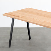 かなでものの無垢材レッドオーク天板にブラックのスリムライン鉄脚を組み合わせたテーブル（天板と脚）