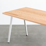 かなでものの無垢材レッドオーク天板にホワイトのスリムライン鉄脚を組み合わせたテーブル（天板と脚）