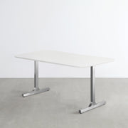 KanademonoのFENIX 天板ホワイトにステンレスI脚を組み合わせた、優れた性能と美しさを併せもつ新しいテーブル