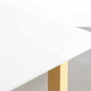 KanademonoのFENIXホワイト天板にMariGoldカラーのスクエア鉄脚を組み合わせたテーブル（天板）