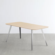 KanademonoのFENIX 天板ライトベージュにステンレスフラットピン脚を組み合わせた、優れた性能と美しさを併せもつ新しいテーブル
