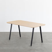 KanademonoのFENIX 天板ライトベージュにマットブラックのスリムライン脚を組み合わせた、優れた性能と美しさを併せもつ新しいテーブル