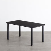 KanademonoのFENIX 天板ブラックにマットブラックスクエアバー鉄脚を組み合わせた、優れた性能と美しさを併せもつ新しいテーブル