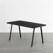 KanademonoのFENIX 天板ブラックにマットブラックのスリムライン脚を組み合わせた、優れた性能と美しさを併せもつ新しいテーブル