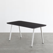 KanademonoのFENIX 天板ブラックにマットホワイトのスリムライン脚を組み合わせた、優れた性能と美しさを併せもつ新しいテーブル