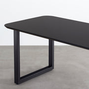 KanademonoのFENIX 天板ブラックにマットブラックのスクエア鉄脚を組み合わせた、優れた性能と美しさを併せもつ新しいテーブル（天板と脚）