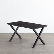 KanademonoのFENIX 天板ブラックにマットブラックのXライン鉄脚を組み合わせた、優れた性能と美しさを併せもつ新しいテーブル