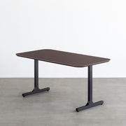 KanademonoのFENIX 天板ブラウンにマットブラックIライン鉄脚を組み合わせた、優れた性能と美しさを併せもつ新しいテーブル